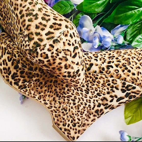 Express Velvet/Velour Leopard Peep Toe Wedges (7) - Picture 5 of 12